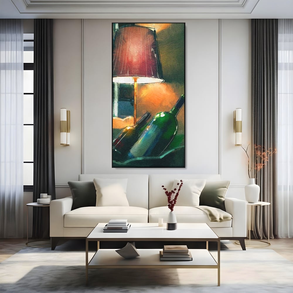 Tablou canvas cu tablou canvas cu lampa si sticle de vin, in rama de aluminiu negru, pe perete intr-un living